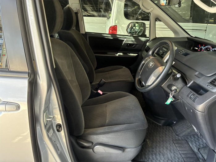 2013 Toyota Voxy