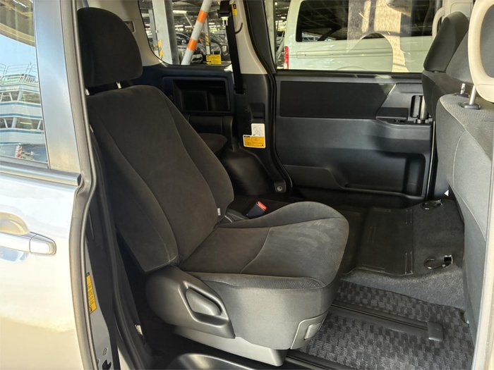 2013 Toyota Voxy
