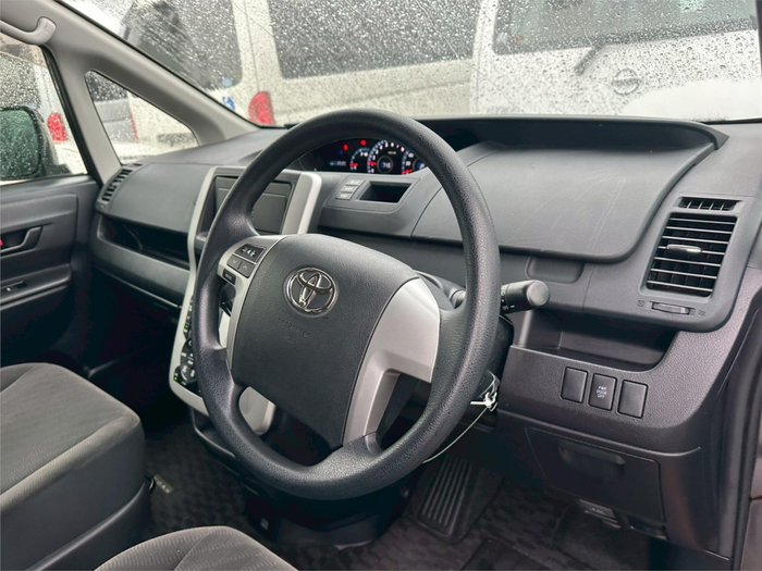 2010 Toyota Noah
