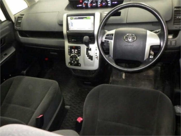 2013 Toyota Voxy