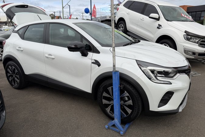 2023 RENAULT CAPTUR LIFE