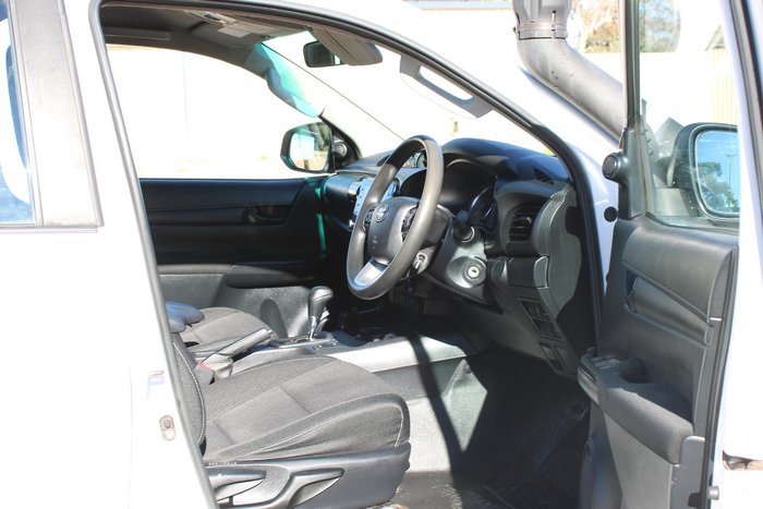 2022 Toyota Hilux SR
