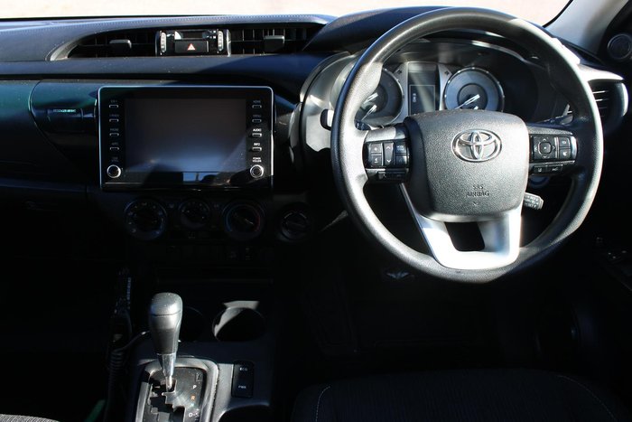 2022 Toyota Hilux SR