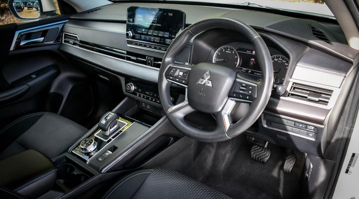 2021 Mitsubishi Outlander ES
