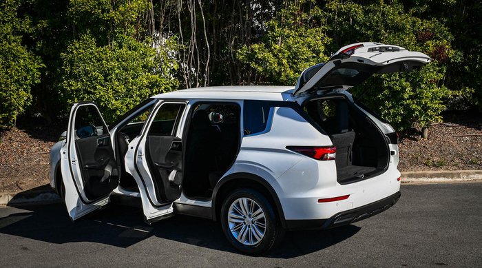 2021 Mitsubishi Outlander ES