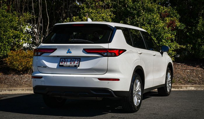2021 Mitsubishi Outlander ES
