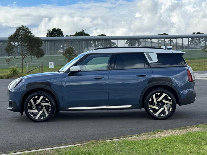 2025 MINI Countryman S Favoured