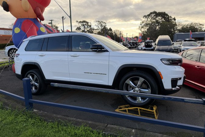 2022 JEEP GRAND CHEROKEE L LIMITED (4x4)