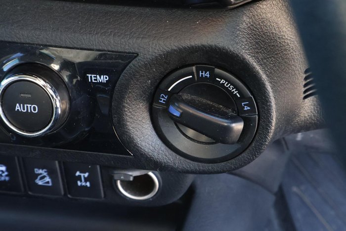 2020 Toyota Hilux SR5