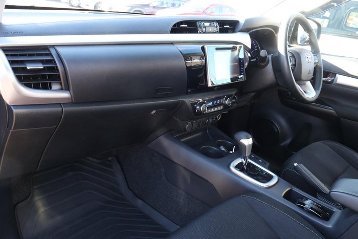 2020 Toyota Hilux SR5