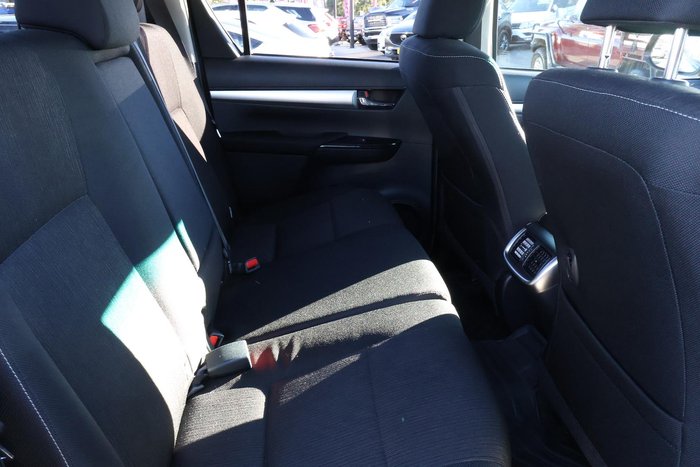 2020 Toyota Hilux SR5