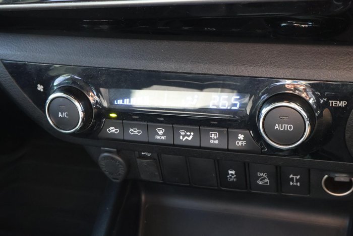 2020 Toyota Hilux SR5