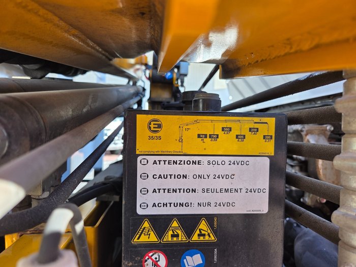 2021 Isuzu Trucks NPR 65/45-190 3 Ton Tray and Crane