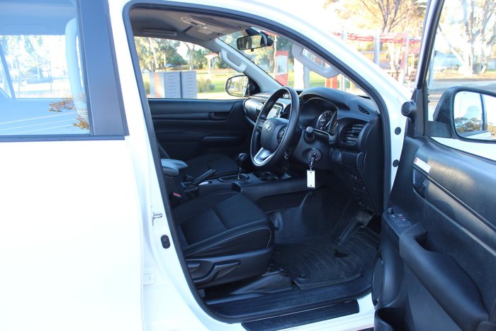 2023 Toyota Hilux SR