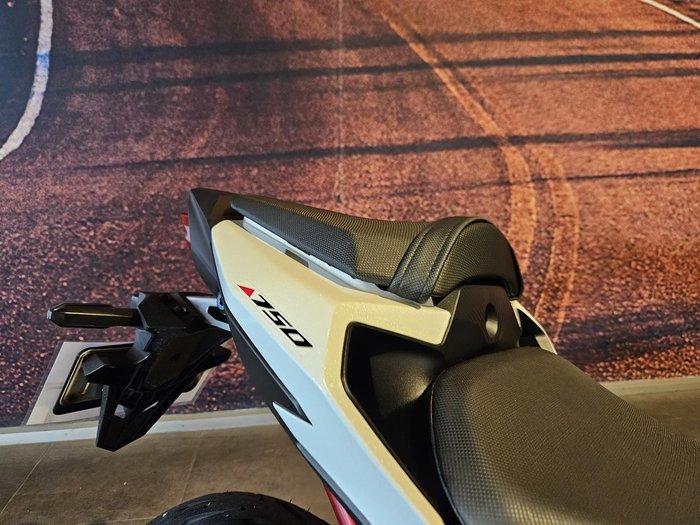 2023 Honda CB750 Hornet CB White