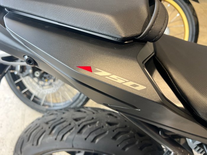 2025 Honda CB750 (HORNET) BLACK