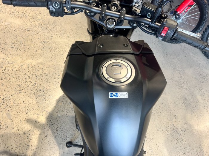 2025 Honda CB750 (HORNET) BLACK