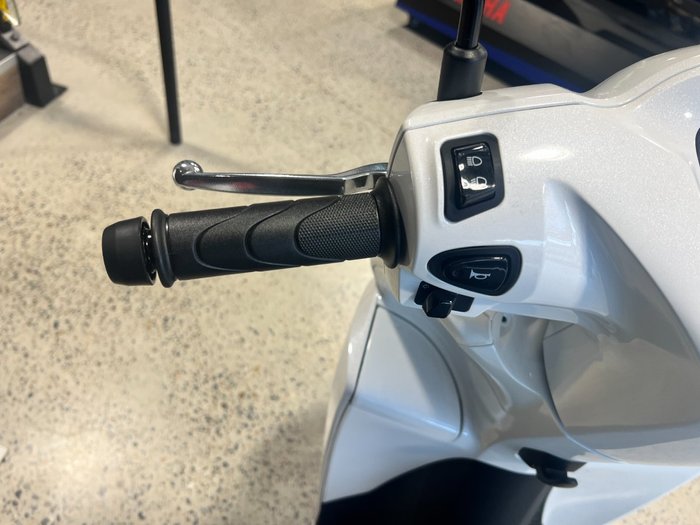 2027 Honda NSC110 DIO WHITE