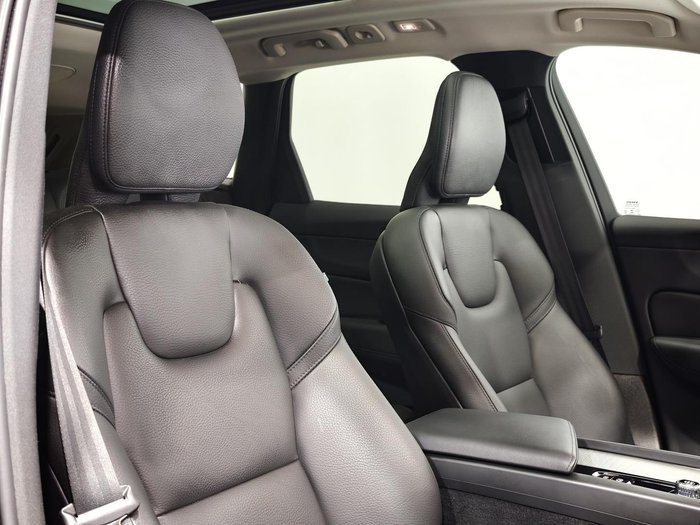 2022 Volvo XC60 Ultimate B6 Dark