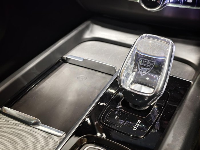 2022 Volvo XC60 Ultimate B6 Dark
