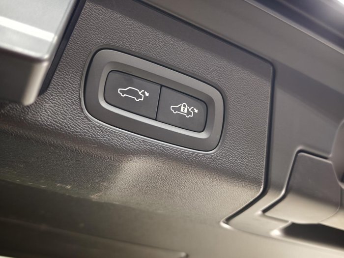 2022 Volvo XC60 Ultimate B6 Dark