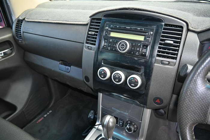 2011 Nissan Navara ST-X 550