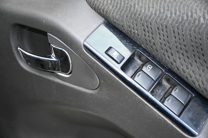2011 Nissan Navara ST-X 550