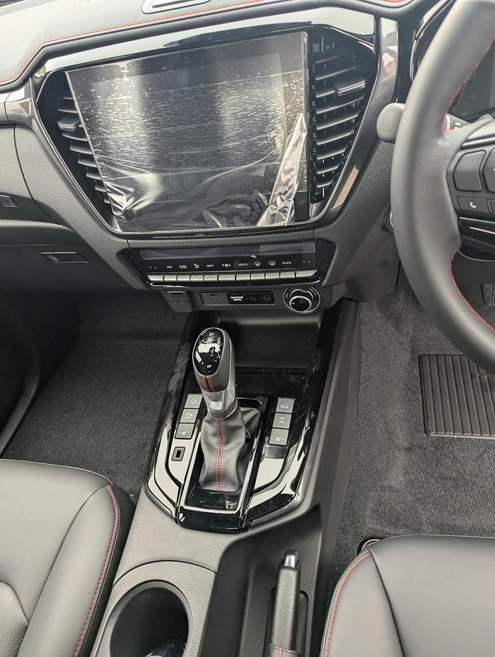 2026 Isuzu D-MAX X-TERRAIN MY25.5 4X4 Dual Range Mineral White
