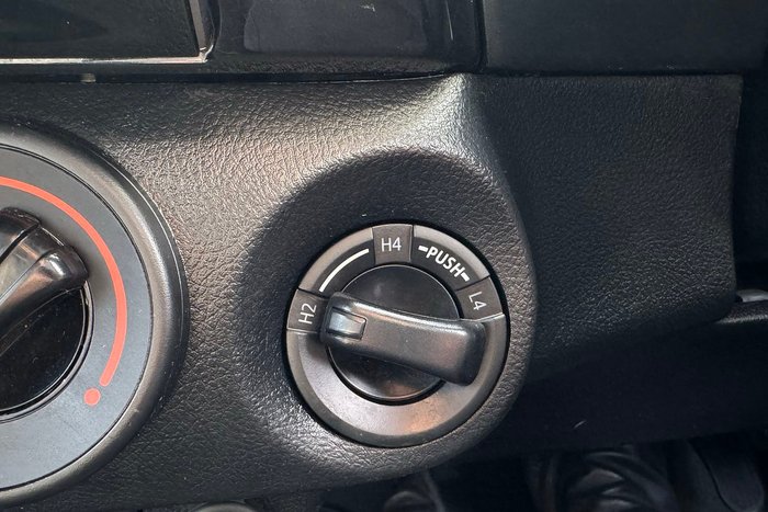 2023 Toyota Hilux SR