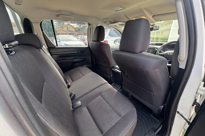 2023 Toyota Hilux SR