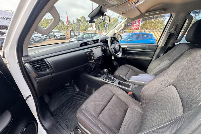 2023 Toyota Hilux SR