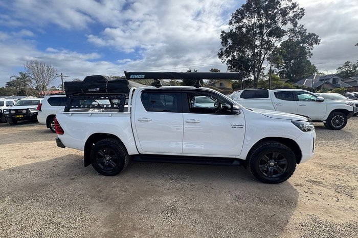 2023 Toyota Hilux SR