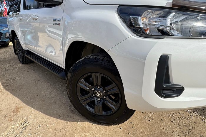 2023 Toyota Hilux SR