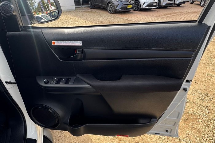 2023 Toyota Hilux SR