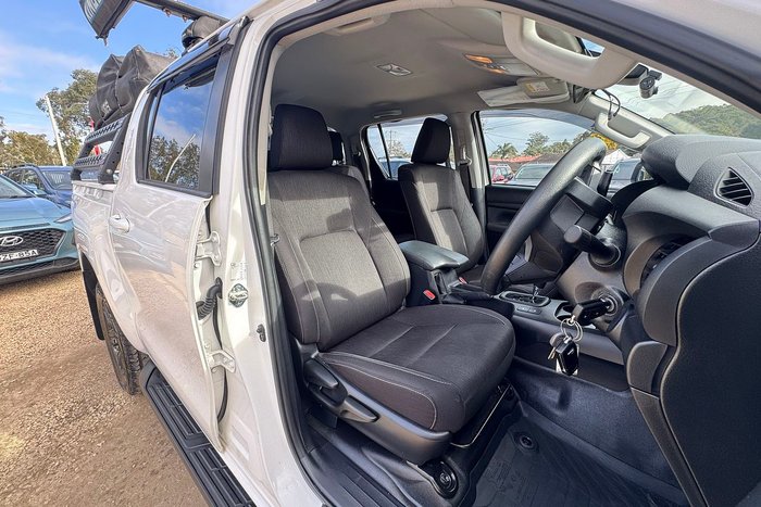 2023 Toyota Hilux SR