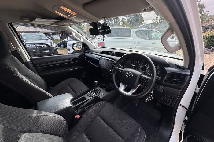 2023 Toyota Hilux SR