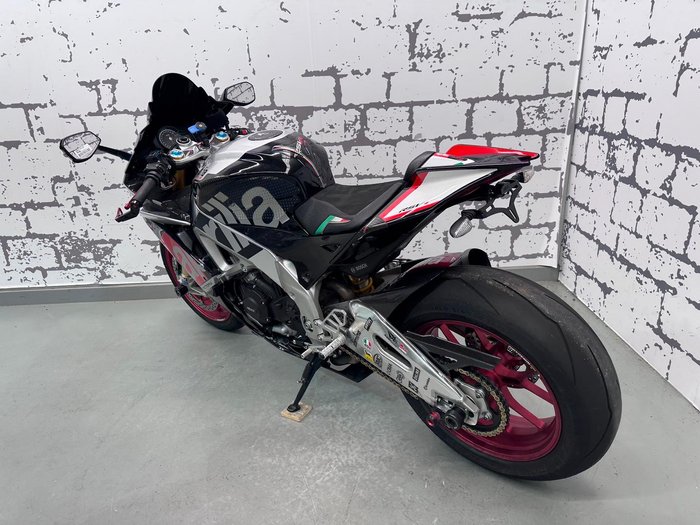 2016 Aprilia RSV4 RF RSV4 Grey
