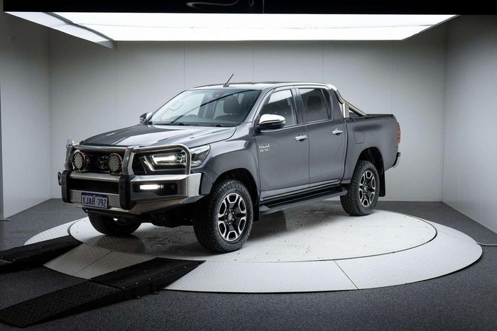 2021 Toyota Hilux SR5