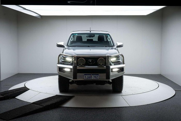 2021 Toyota Hilux SR5