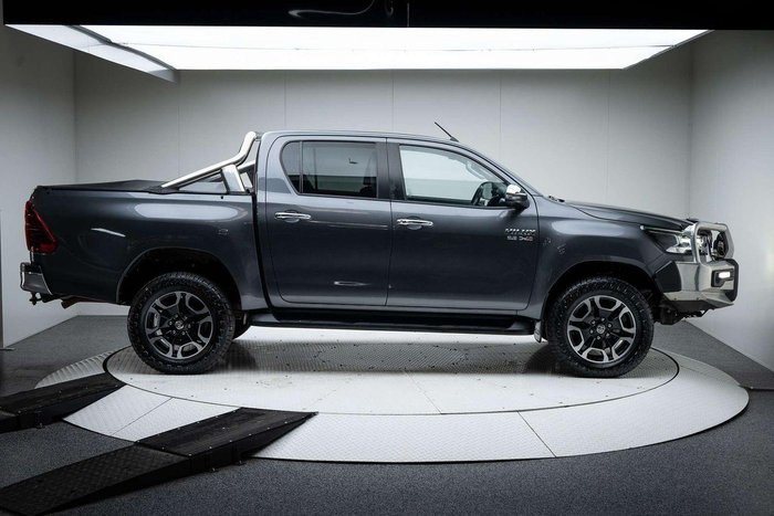 2021 Toyota Hilux SR5