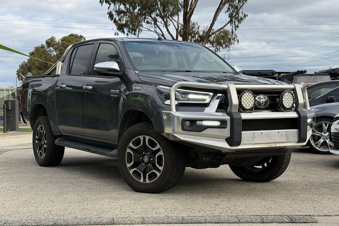 2021 Toyota Hilux SR5