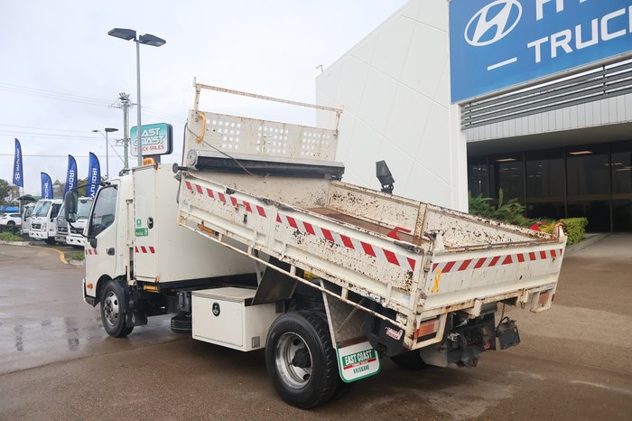 2017 HINO DUTRO 917