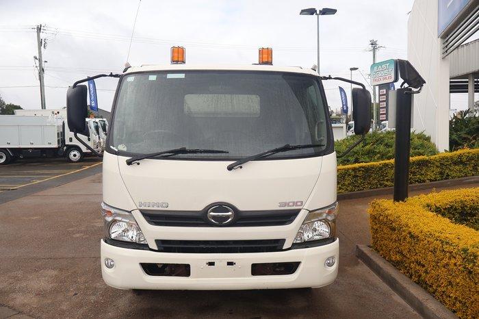 2017 HINO DUTRO 917