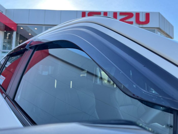 2025 Isuzu MU-X X-TERRAIN