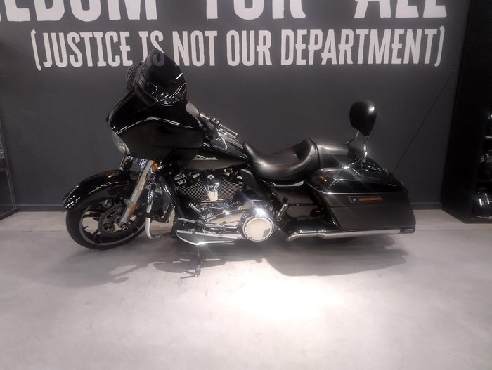 2018 Harley-Davidson Street Glide 107 (FLHX) Touring Grey