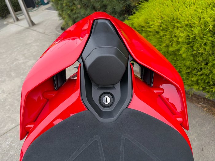 2025 DUCATI PANIGALE V4 Red