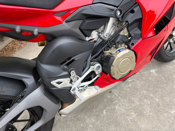 2025 DUCATI PANIGALE V4 Red