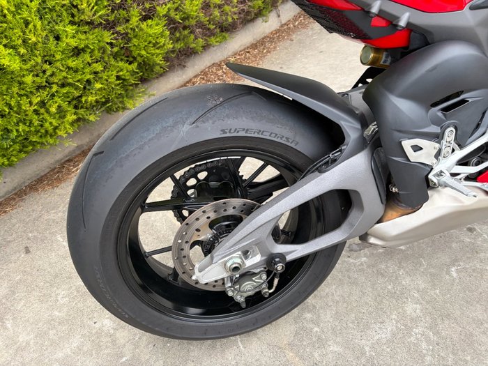 2025 DUCATI PANIGALE V4 Red