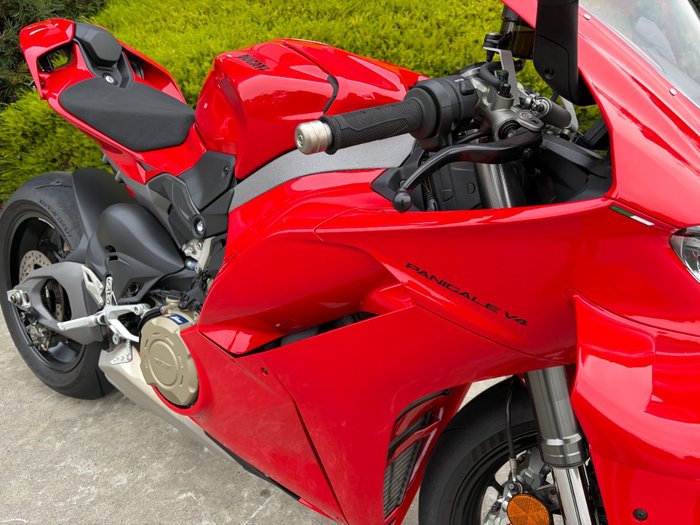 2025 DUCATI PANIGALE V4 Red