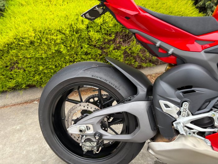 2025 DUCATI PANIGALE V4 Red